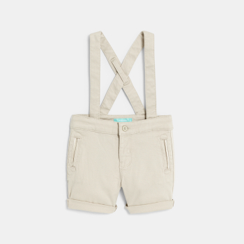 شورت بحمّالات مع قميص أبيض للأولاد الصغار